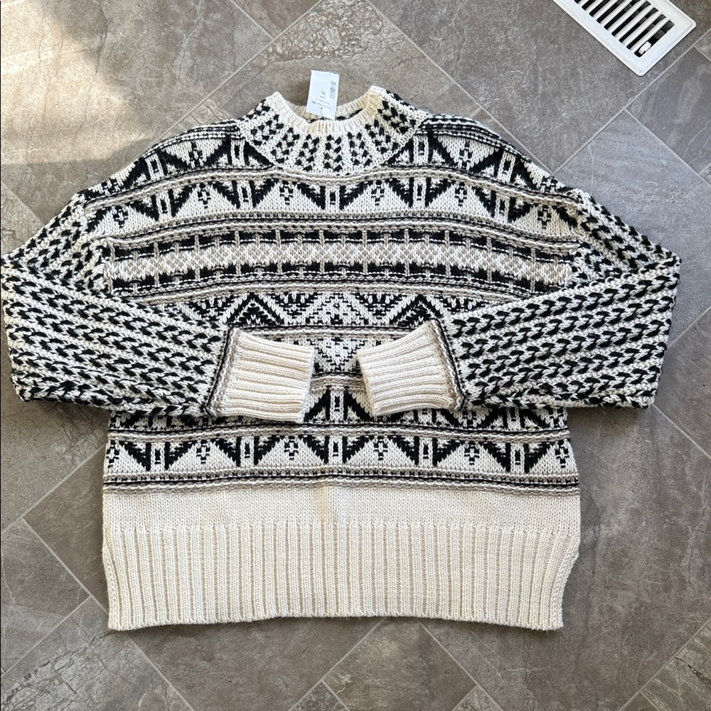 Bootlegger, XL Black and White Patterned Sweater NWT